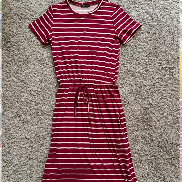 Maroon White Striped Short Sleeve Casual Strechy Summer Dress- Size Medium - Picture 3 of 5